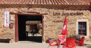 Albergue Las Aguedas Murias de Rechivaldo Camino de Santiago Frances 300x158