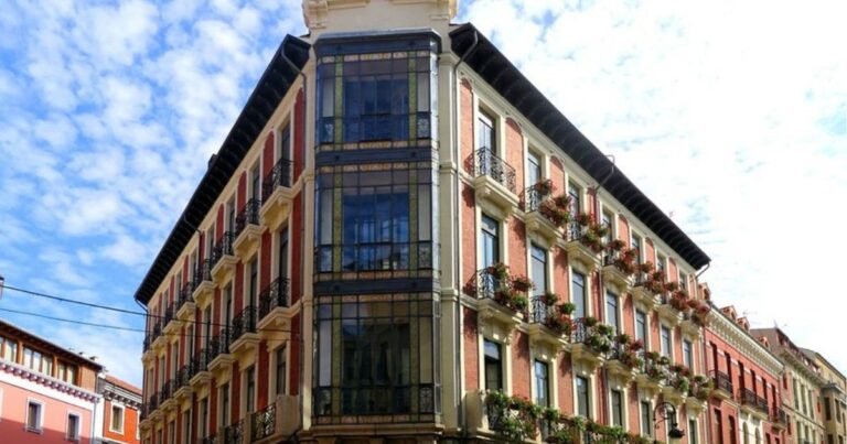 Albergue Leon Hostel Camino de Santiago Frances 768x403