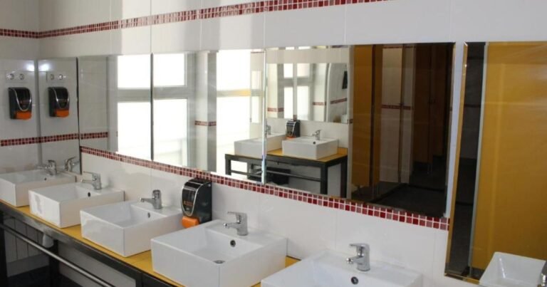 Albergue Mola Hostel Burgos Camino de Santiago Frances 4 768x403