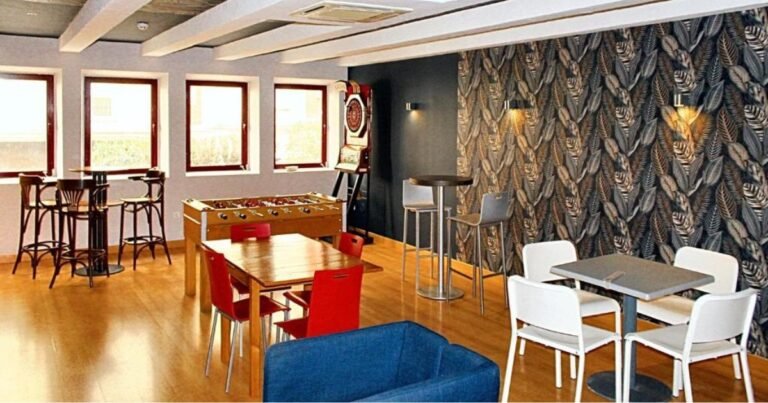 Albergue Mola Hostel Burgos Camino de Santiago Frances 7 768x403