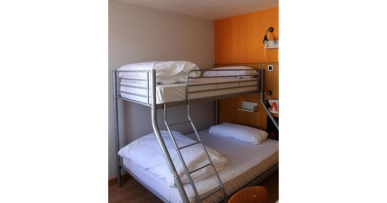 Albergue Mola Hostel Burgos Camino de Santiago Frances 8 768x403