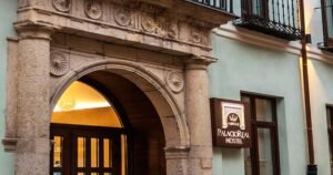 Albergue Palacio Real Hostel Leon Camino de Santiago Frances 300x158