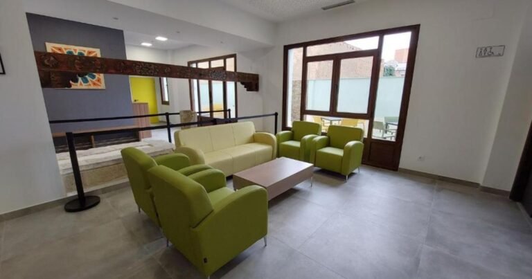 Albergue Palacio Real Hostel Leon Camino de Santiago Frances 10 768x403