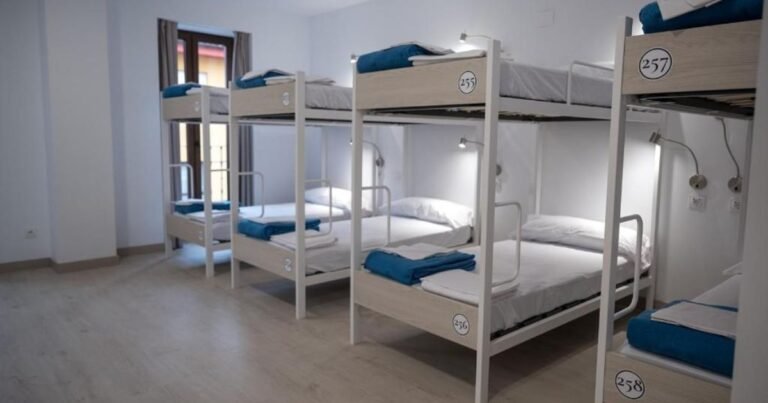 Albergue Palacio Real Hostel Leon Camino de Santiago Frances 12 768x403