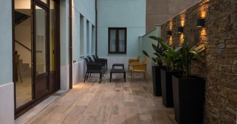 Albergue Palacio Real Hostel Leon Camino de Santiago Frances 14 768x403