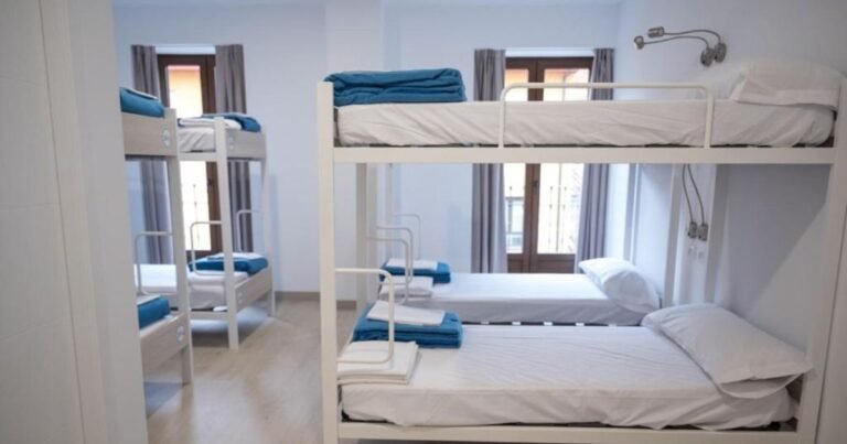 Albergue Palacio Real Hostel Leon Camino de Santiago Frances 15 768x403