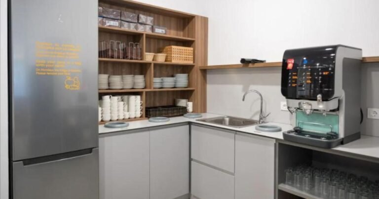 Albergue Palacio Real Hostel Leon Camino de Santiago Frances 6 768x403