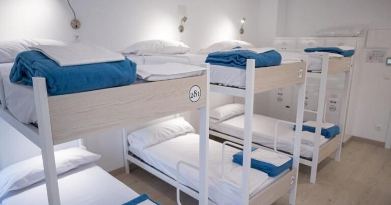 Albergue Palacio Real Hostel Leon Camino de Santiago Frances 7 768x403