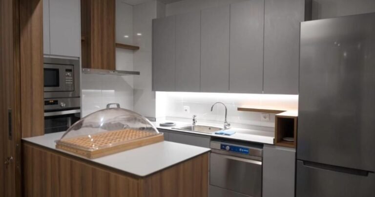 Albergue Palacio Real Hostel Leon Camino de Santiago Frances 8 768x403