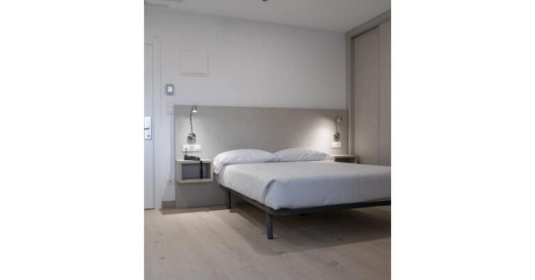 Albergue Palacio Real Hostel Leon Camino de Santiago Frances 9 768x403