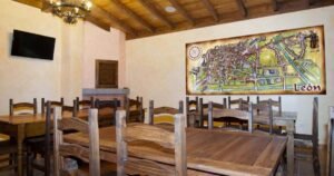 Albergue Santo Tomas de Canterbury Leon Camino de Santiago Frances 7 300x158