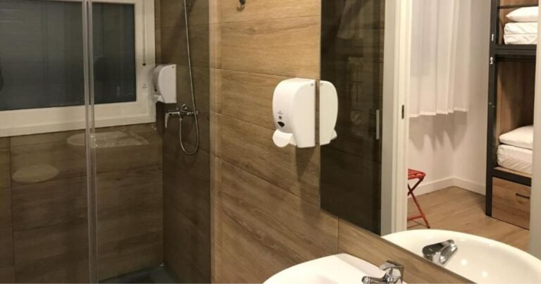 Albergue Winederful Hostel Cafe Logrono Camino de Santiago Frances 11 768x403