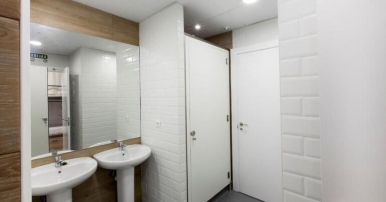 Albergue Winederful Hostel Cafe Logrono Camino de Santiago Frances 8 768x403