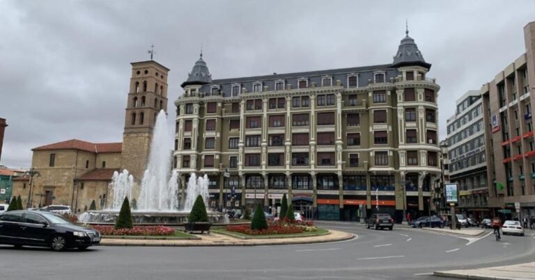 Albergue Zentric Hostel Leon Camino de Santiago Frances 768x403