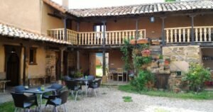 Casa Rural Las Aguedas Murias de Rechivaldo Camino de Santiago Frances 2 300x158