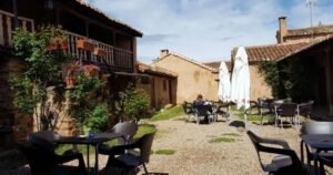 Casa Rural Las Aguedas Murias de Rechivaldo Camino de Santiago Frances 7 300x158