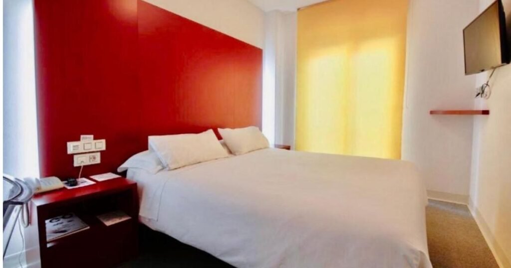 Hostal Albany Leon Camino de Santiago Frances 10 1024x538