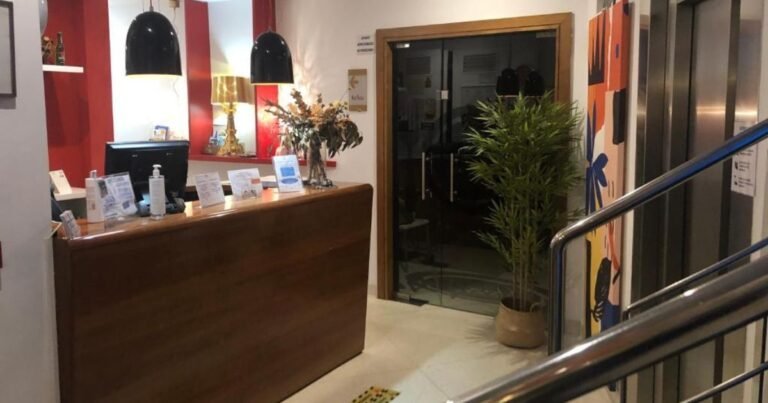 Hostal Albany Leon Camino de Santiago Frances 13 768x403