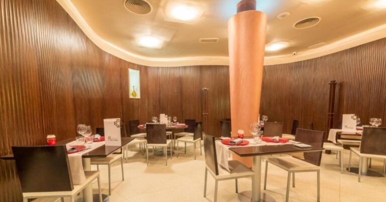 Hostal Albany Leon Camino de Santiago Frances 14 768x403