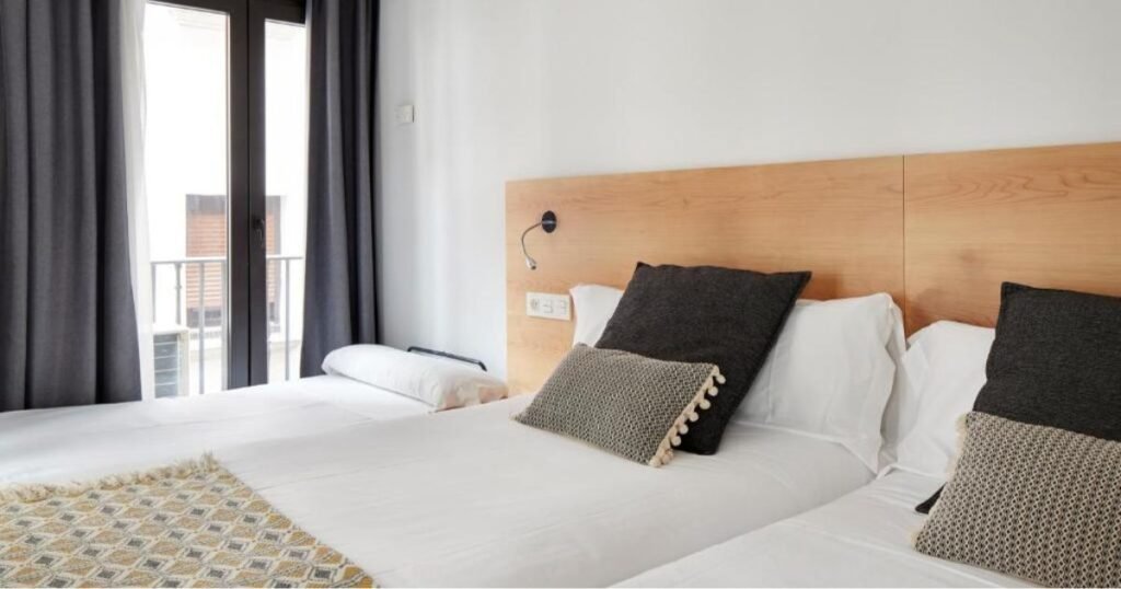 Hostal Arriazu Pamplona Camino de Santiago Frances 10 1024x538