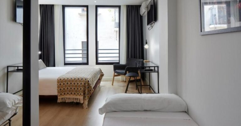 Hostal Arriazu Pamplona Camino de Santiago Frances 14 768x403