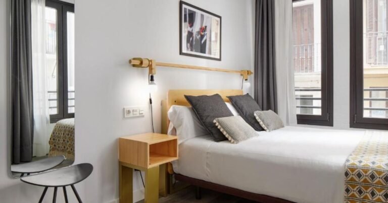 Hostal Arriazu Pamplona Camino de Santiago Frances 5 768x403