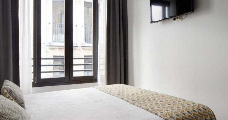 Hostal Arriazu Pamplona Camino de Santiago Frances 8 768x403