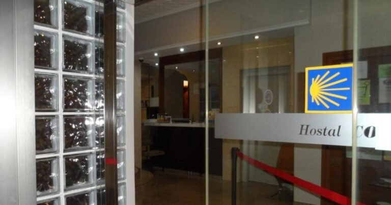 Hostal Coruna Astorga Camino de Santiago Frances 6 768x403