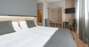 Hotel Alda Centro Pamplona Camino de Santiago Frances 4 300x158