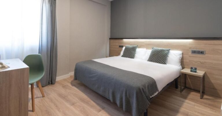 Hotel Alda Centro Pamplona Camino de Santiago Frances 8 768x403