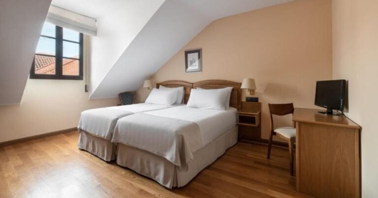 Hotel Astur Plaza Astorga Camino de Santiago Frances 4 768x403