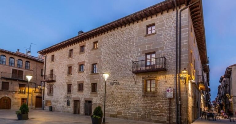 Hotel Palacio de Pujadas Viana Camino de Santiago Frances 3 768x403