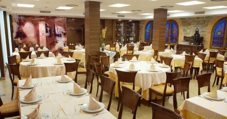 Hotel Restaurante La Peseta Astorga Camino de Santiago Frances 8 768x403