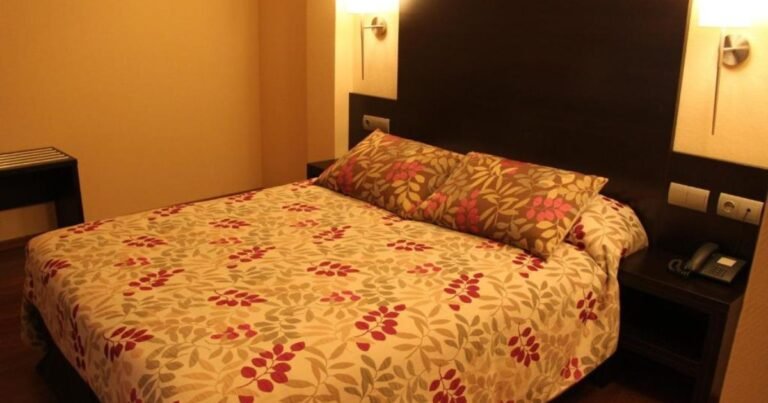 Hotel Restaurante La Peseta Astorga Camino de Santiago Frances 9 768x403