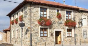 Hotel Rural La Veleta Murias de Rechivaldo Camino de Santiago Frances 300x158