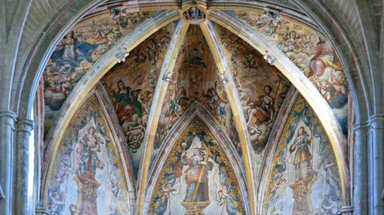 Iglesia de Santa Maria Viana Navarra interior 1024x575 1 768x431