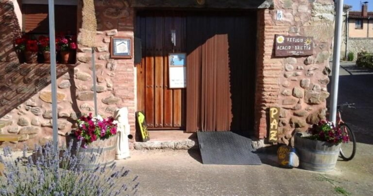 Refugio Peregrinos Acacio Orietta Camino de Santiago Frances 6 768x403