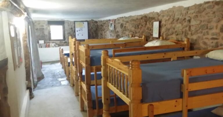 Refugio Peregrinos Acacio Orietta Camino de Santiago Frances 9 768x403