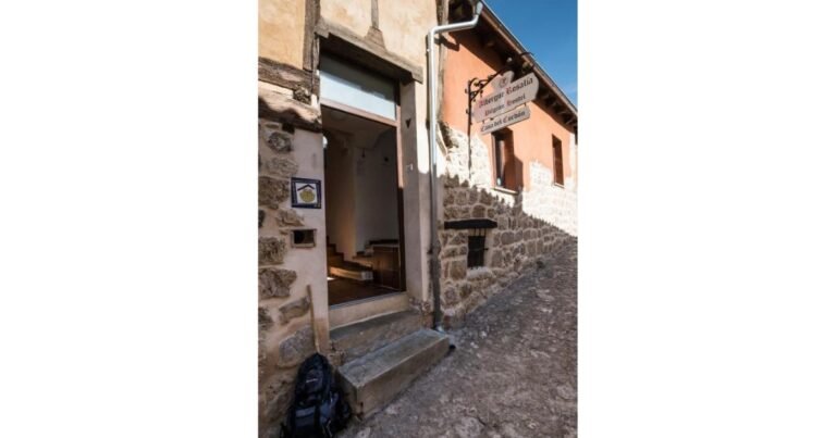 Albergue Rosalia Castrojeriz Camino de Santiago Frances 3 768x403