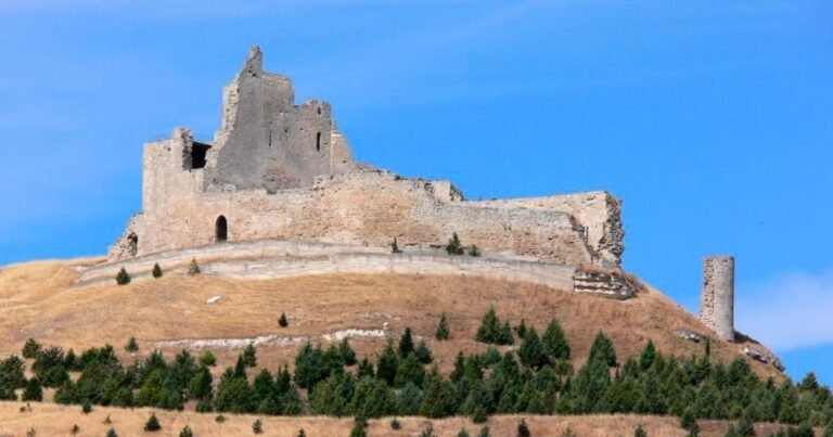 Castillo de Castrojeriz Camino de Santiago Frances 768x403