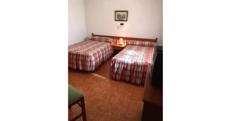 Hostal Los Chopos Osorno la Mayor Camino de Santiago Frances 6 768x403