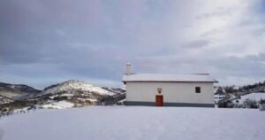casa rural artegia mezkiritz 07 exterior nieve 300x158