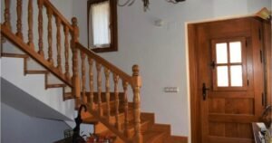 casa rural artegia mezkiritz 08 escalera 300x158