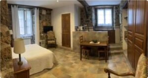 casa rural etxezuria valcarlos 06 habitacion cocina 300x158