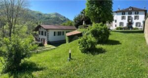 casa rural etxezuria valcarlos 09 jardin valle 300x158