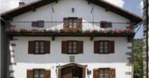 casa rural la posada nueva bizkarreta 02 exterior fachada 300x158