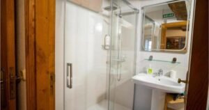 casa rural la posada nueva bizkarreta 05 bano 300x158