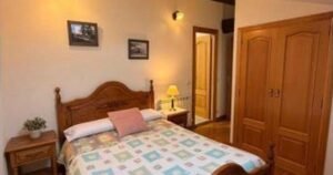 casa rural la posada nueva bizkarreta 07 habitacion claraboya 300x158