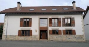 casa rural patxikuzuria espinal 01 exterior 300x158