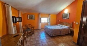 hostal albe carrion de los condes 07 300x158